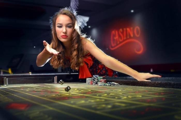 bumar8 တိုက်ရိုက် ကာစီနို Smartphone ဖြင့် Live Baccarat ကစားနေသော မြင်ကွင်း