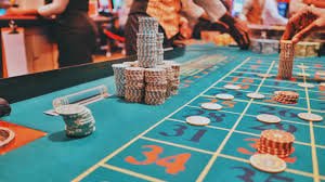 bumar8 အွန်လိုင်း ကတ်ဂိမ်းများ Baccarat Poker Dragon Tiger ကစားနေသောမြင်ကွင်း